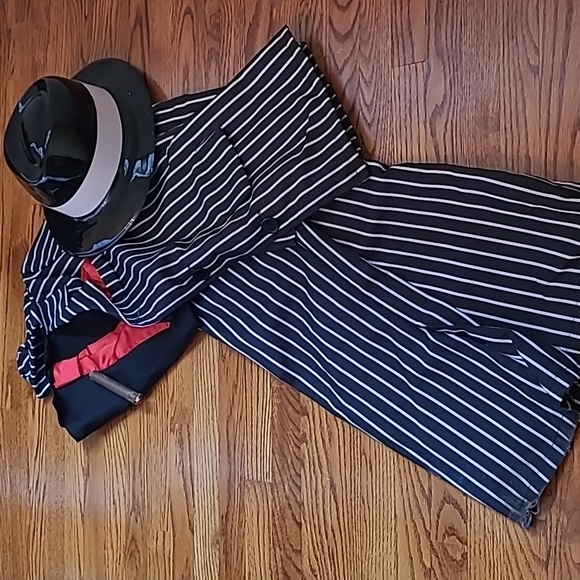 Halloween Costume - Picture 3 of 8